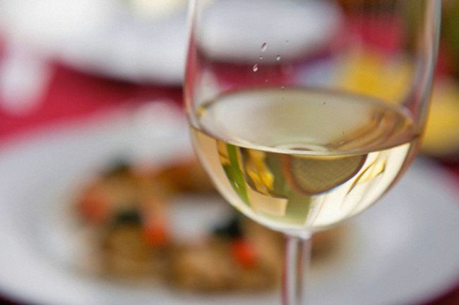5 vinos blancos a buen precio para disfrutar en verano
