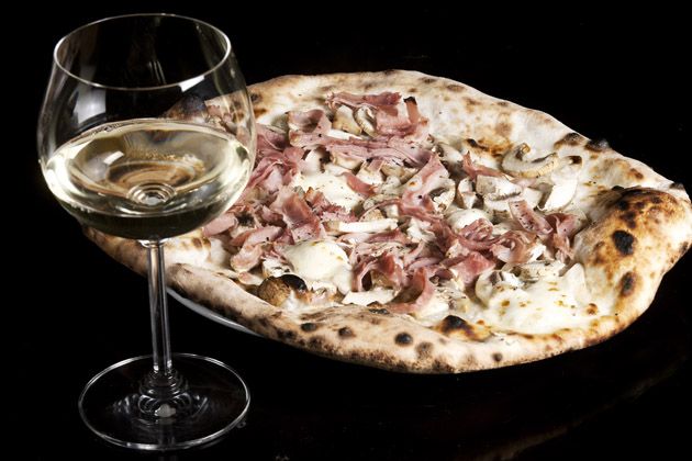Maridajes perfectos: qué vinos beber para cada tipo de pizza