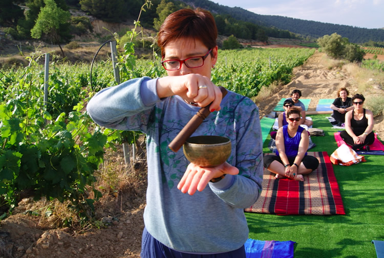 La evolución de las clases de yoga: con vino y cerveza 