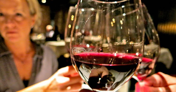 Por qué el vino tinto te ayuda a perder peso