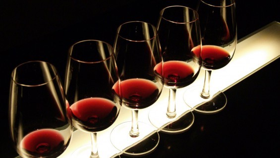Aprender a degustar vinos en casa